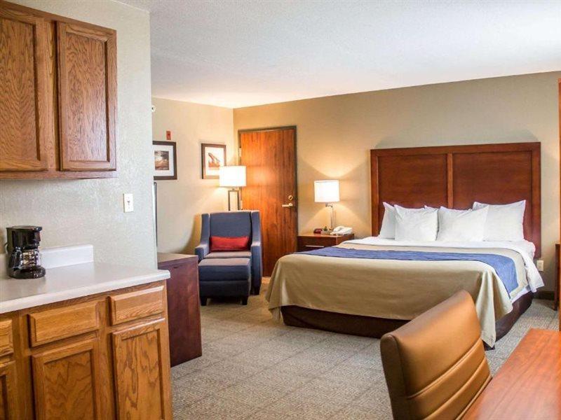 Comfort Inn & Suites Fremont Esterno foto
