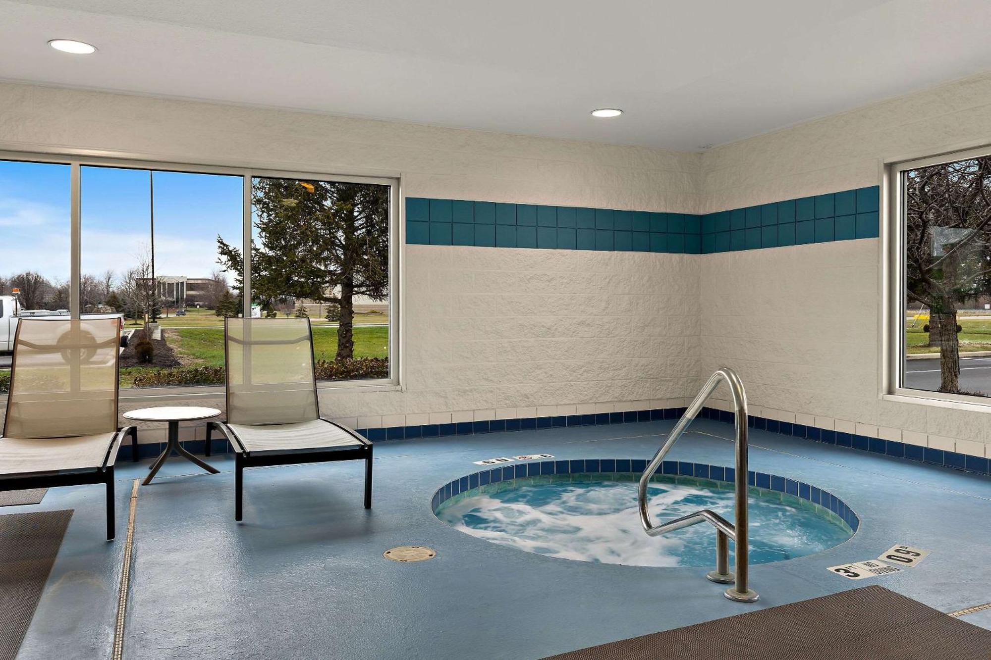Comfort Inn & Suites Fremont Esterno foto