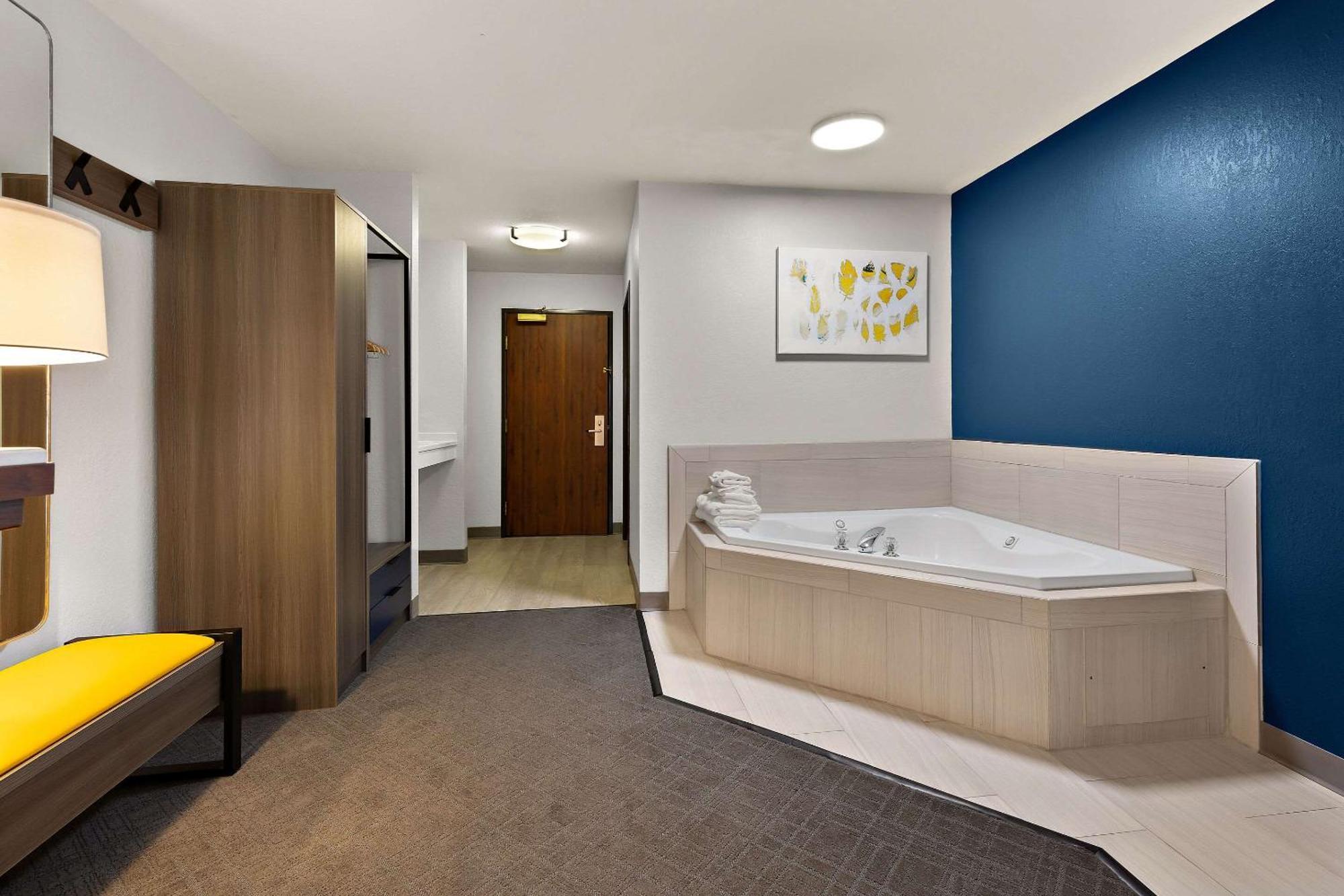 Comfort Inn & Suites Fremont Esterno foto